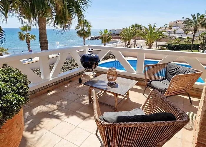 Frontline Playa Flamenca Villa