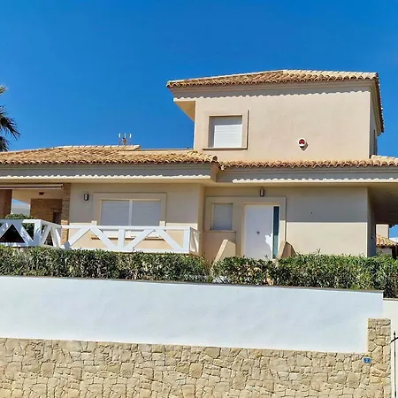 Frontline Playa Flamenca Villa *