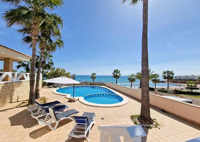 וילה Frontline Playa Flamenca