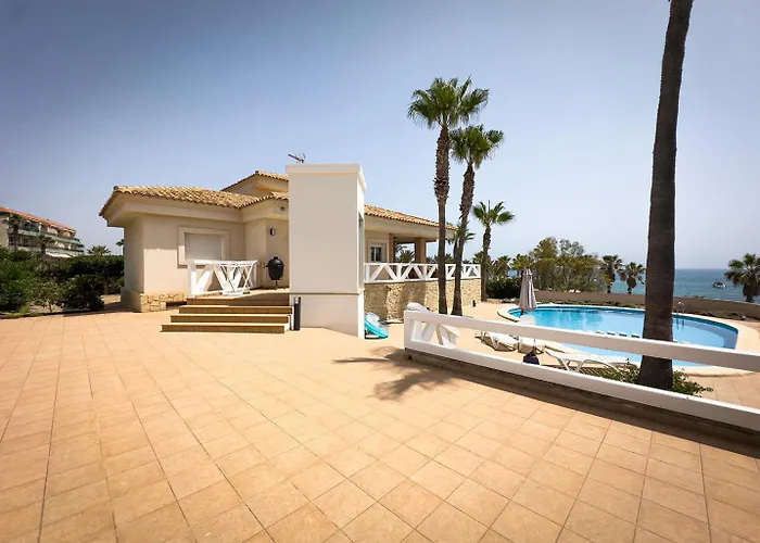 וילה Frontline Playa Flamenca *